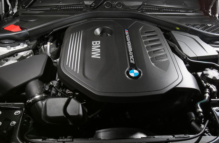 Моторный отсек BMW M240i Coupe 2016 года  (AU) (фото 6 из 21)